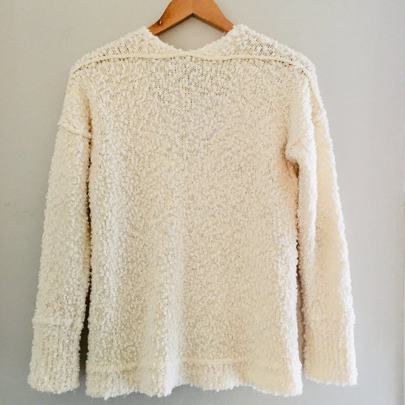 Abercrombie & Fitch Cream Fluffy V- Neck Sweater Size Small - Picture 2 of 5